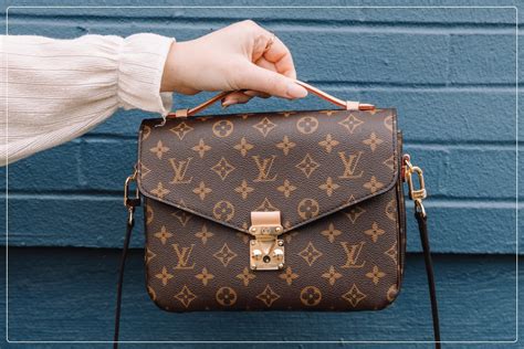 difference between a real and fake louis vuitton bag|louis vuitton bag scam.